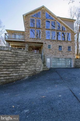 844 Sand Hill Rd, Swatara, PA 17033-2517