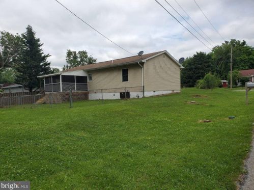 104 Iris Way, Charles Town WV  25414-9437 exterior