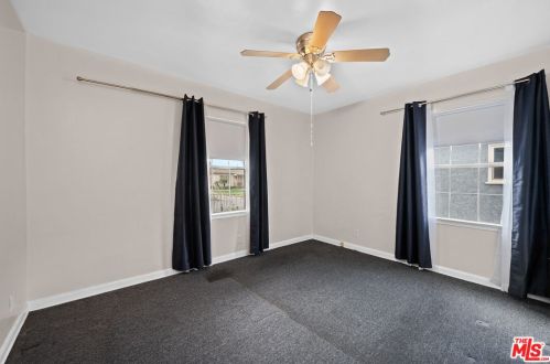 1069 Ridgewood St, Long Beach CA  90807-1023 exterior