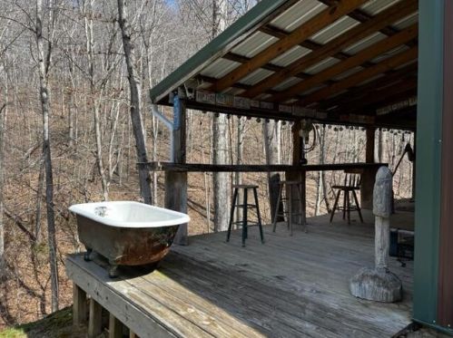 24480 Bushby Rd, Laurelville OH  43152-9712 exterior