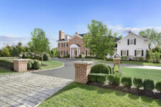 3 Stone Bridge Rd, Purchase, NY 10577-1621