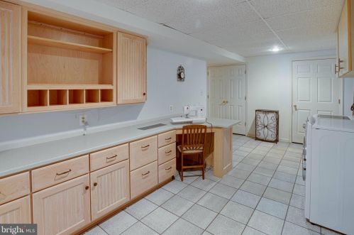 10727 Basket Oak Ct, Springfield VA  22015-2402 exterior