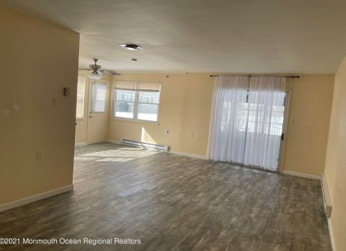 10 Dryden Rd, Bricktown, NJ 08724-1957