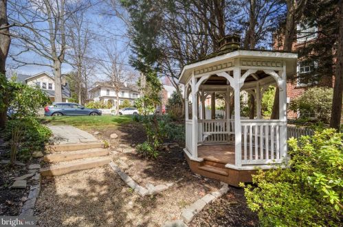 3378 Stephenson Pl, Washington, DC 20015-2452