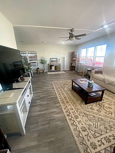 172 Pear Ln, Santa Rosa, CA 95407-7662