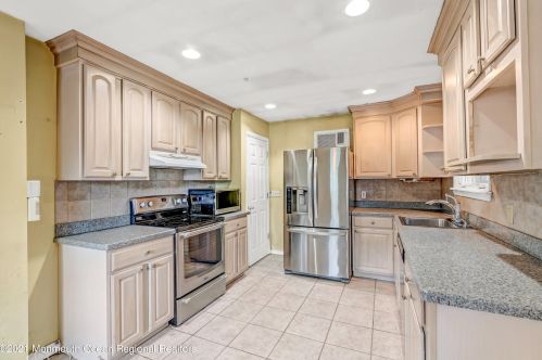 20 Irving Pl, Tinton Falls NJ  07724-1607 exterior