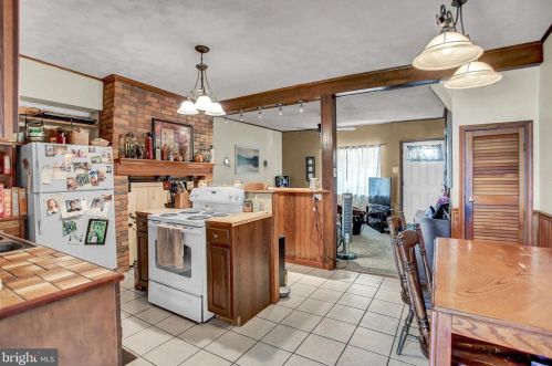 21 York St, Etters, PA 17319-8952