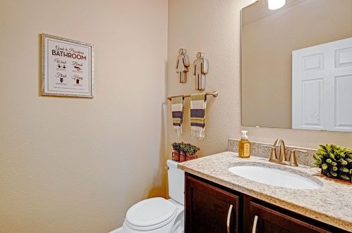 1910 Tumbleweed Cir, West Bend WI  53095-8561 exterior