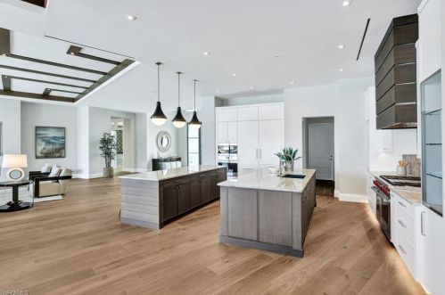 3401 Crayton Rd, Naples FL 34103-3515 exterior