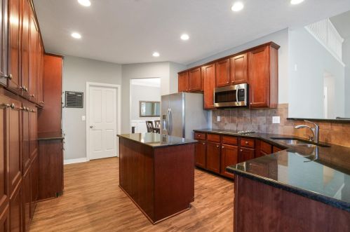 716 Ballater Dr, Delaware OH  43015-7184 exterior