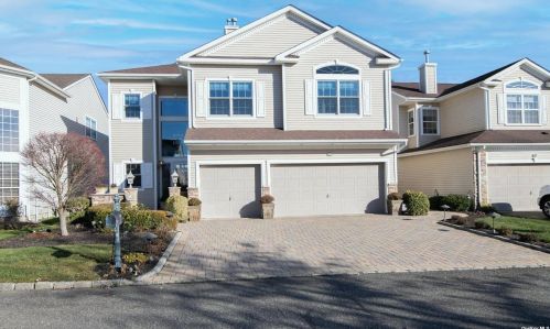 141 Hamlet Dr, Mount Sinai, NY 11766-3003