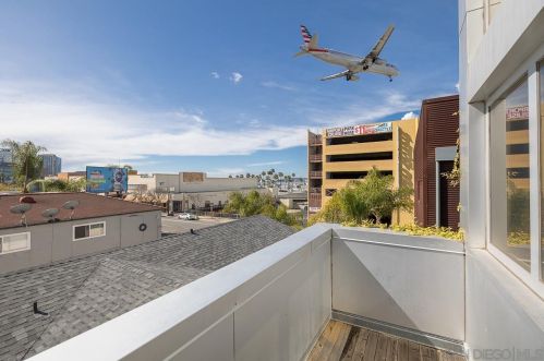 979 Laurel St, San Diego CA 92105-4736 exterior