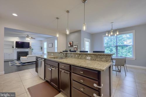 933 Aspen Ln, Red Lion, PA 17356-9404