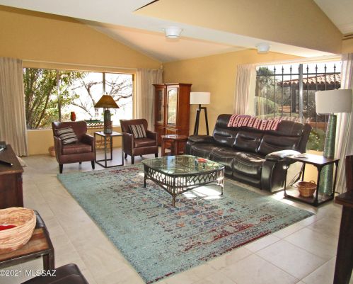 924 Desert Hills Dr, Green Valley, AZ 85622-8432