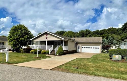 20 Stoneridge Ln, Grove City, PA 16127-5908