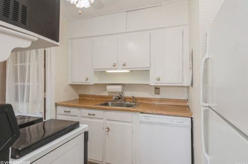 835 Washington Ave, Westbury NY  11590-6013 exterior