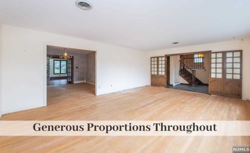 170 Lowell Rd, Ridgewood NJ  07452-1234 exterior