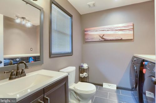 41 River Bend Park, Lancaster PA  17602-1282 exterior