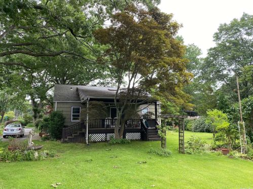 205 4th St, Elwood NY  11731-3525 exterior