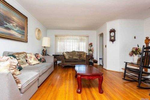 89-16 Springfield Blvd, Jamaica, NY 11427-2513