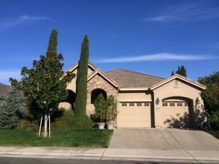 5410 Namath Cir, Elk Grove CA  95757-4303 exterior