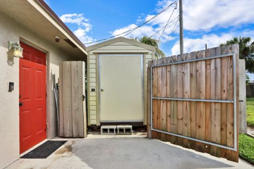 515 8th St, West Palm Beach FL  33403-3101 exterior