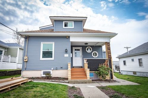 165 Sprague St, Fall River, MA 02724-1429