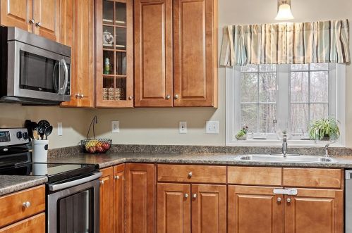 47 Old Woods Rd, Northwood NH  03261-3856 exterior