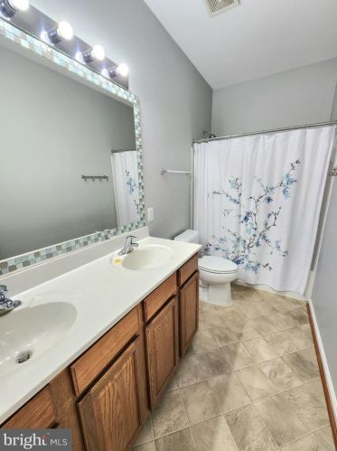 424 Prospect Hill Blvd, Charles Town WV  25414-5498 exterior
