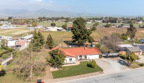 105 Daffodil Dr, Hollister CA  95023-3103 exterior