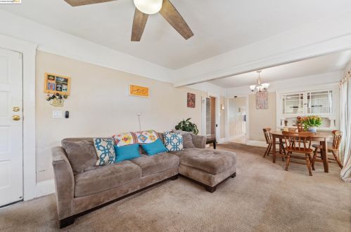 6218 Hilton St, Oakland CA  94605-1446 exterior