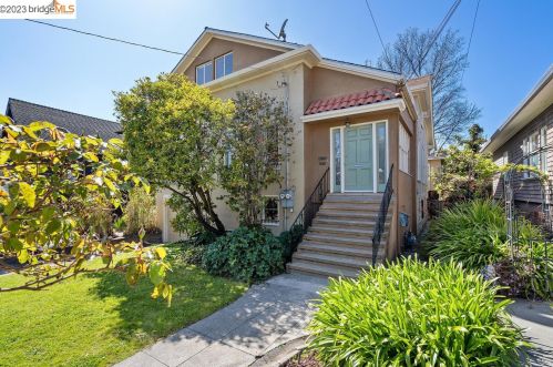 4957 Desmond St, Oakland, CA 94618-1007