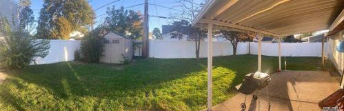 98 Page Ln, Westbury, NY 11590-6213