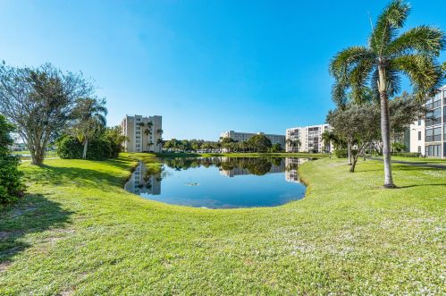 7270 Ashford Pl, Delray Beach FL  33446-2945 exterior