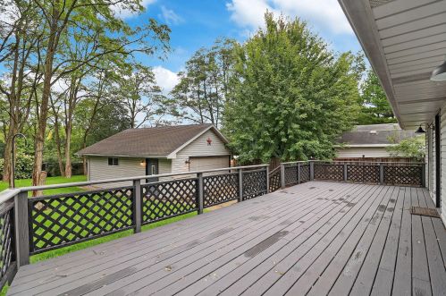 9207 8 Ave, Kenosha WI 53158-5242 exterior