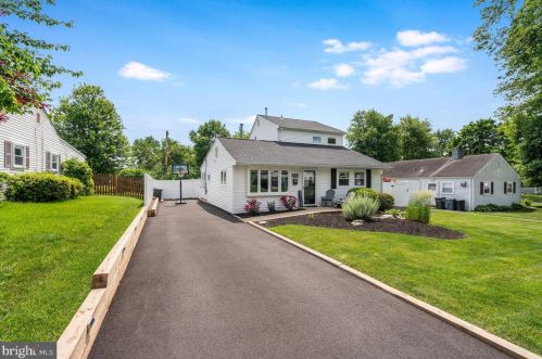 1009 Willow St, Southampton PA  18966-3435 exterior