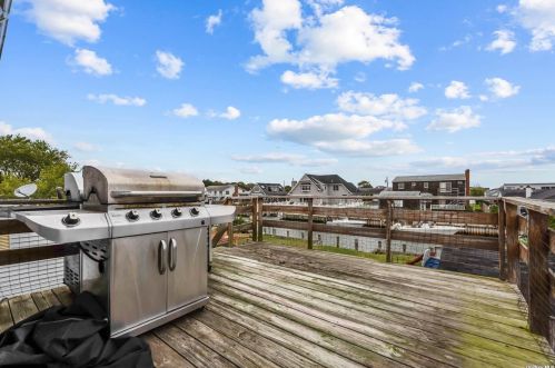 39 Barracuda Rd, East Quogue NY  11942-4916 exterior