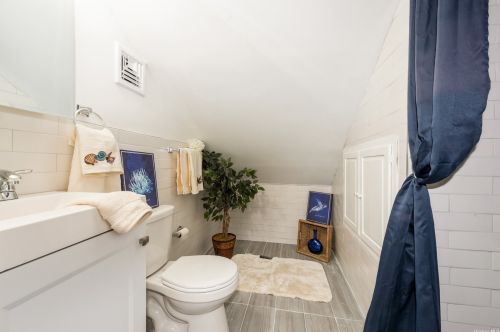 8 Prince Ln, Westbury NY  11590-6229 exterior