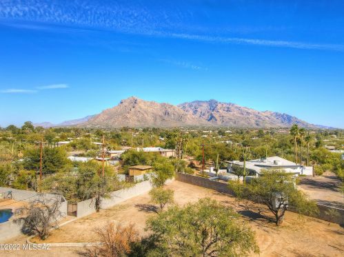 7330 Ln Canada Dr, Tucson AZ 85704-1532 exterior