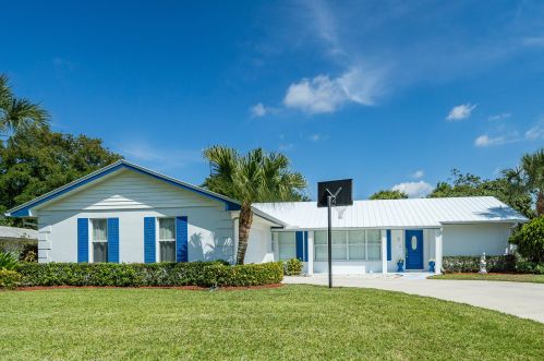 10290 Seagrape Way, West Palm Beach, FL 33418-4532