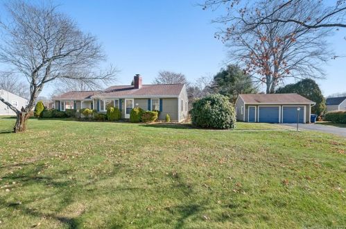 269 Niantic River Rd, Waterford, CT 06385-1531