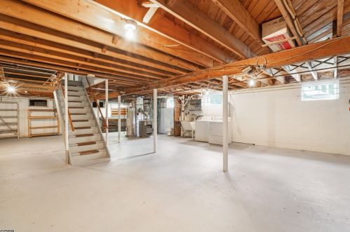 82 Lee Dr, Paterson NJ  07508-3038 exterior