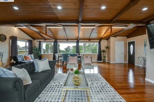 3199 Kelly St, Hayward, CA 94541-3550