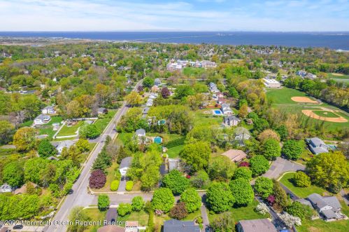 99 Leonard Ave, Leonardo NJ  07737-1742 exterior