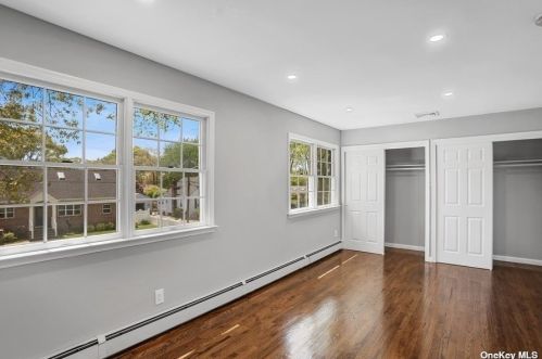 759 Van Buren Ave, West Islip NY  11795-1337 exterior