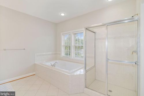 19372 Ml Dm Pl, Leesburg VA 20176-1637 exterior