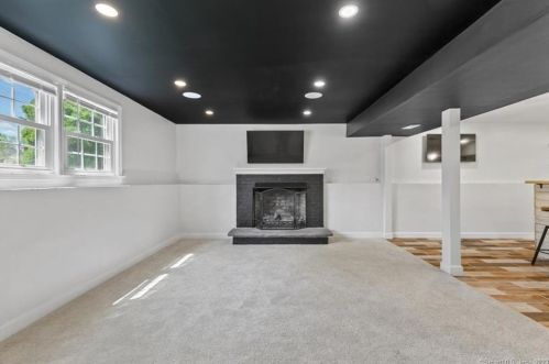 66 Todd Dr, North Haven CT  06473-1038 exterior