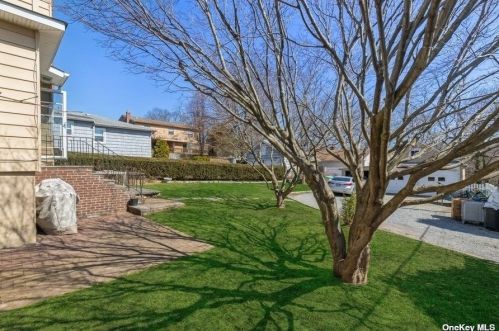 18 Hillside Ave, Muttontown NY  11545-1916 exterior