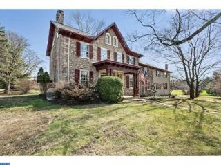 3297 Holicong Rd, Gardenville, PA 18902