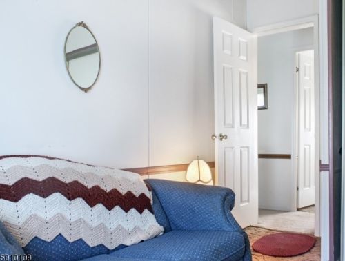 7 Dawn Dr, Belvidere NJ  07823-2844 exterior